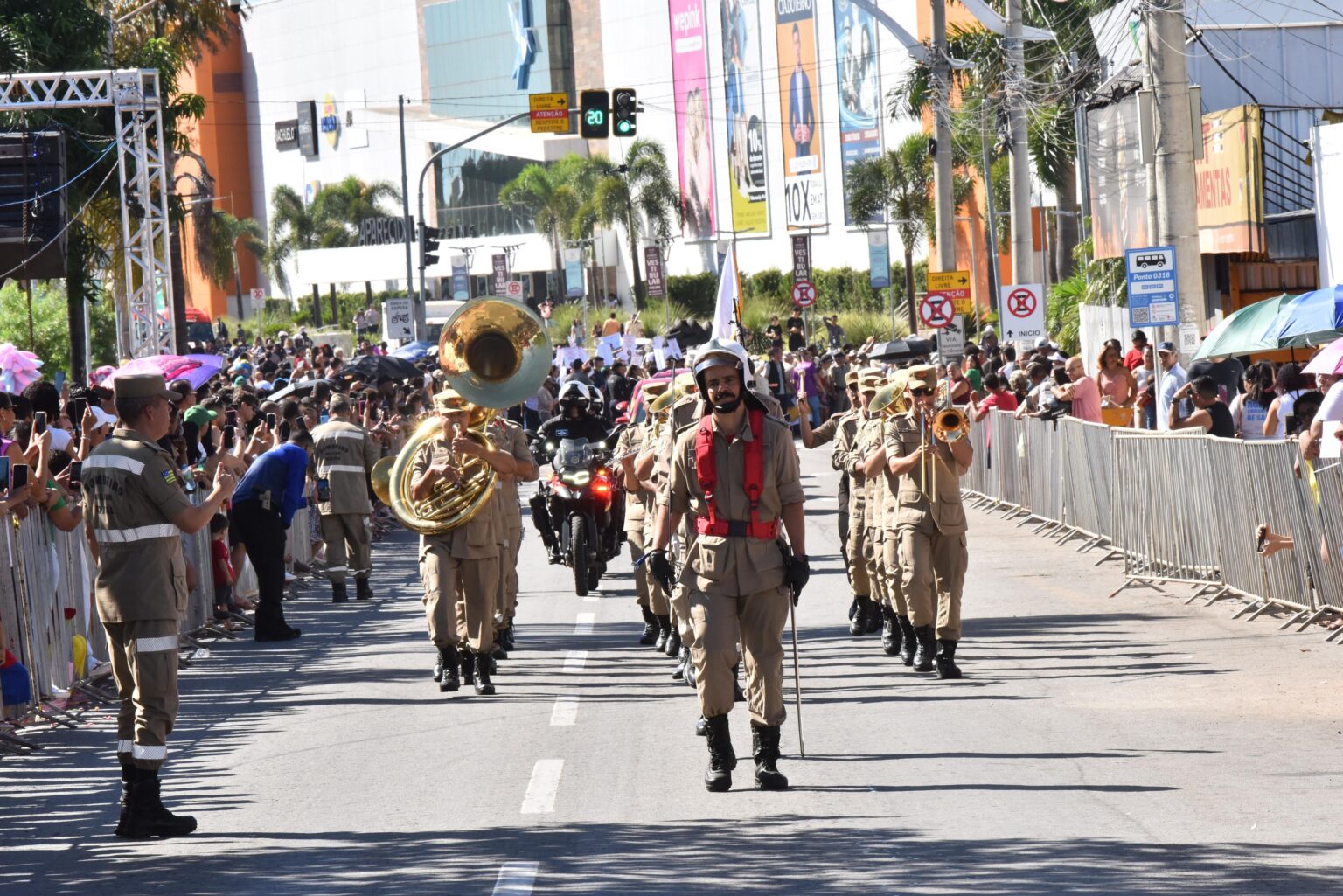 Foto do desfile do aniversário de Aparecida de Goiãnia.
