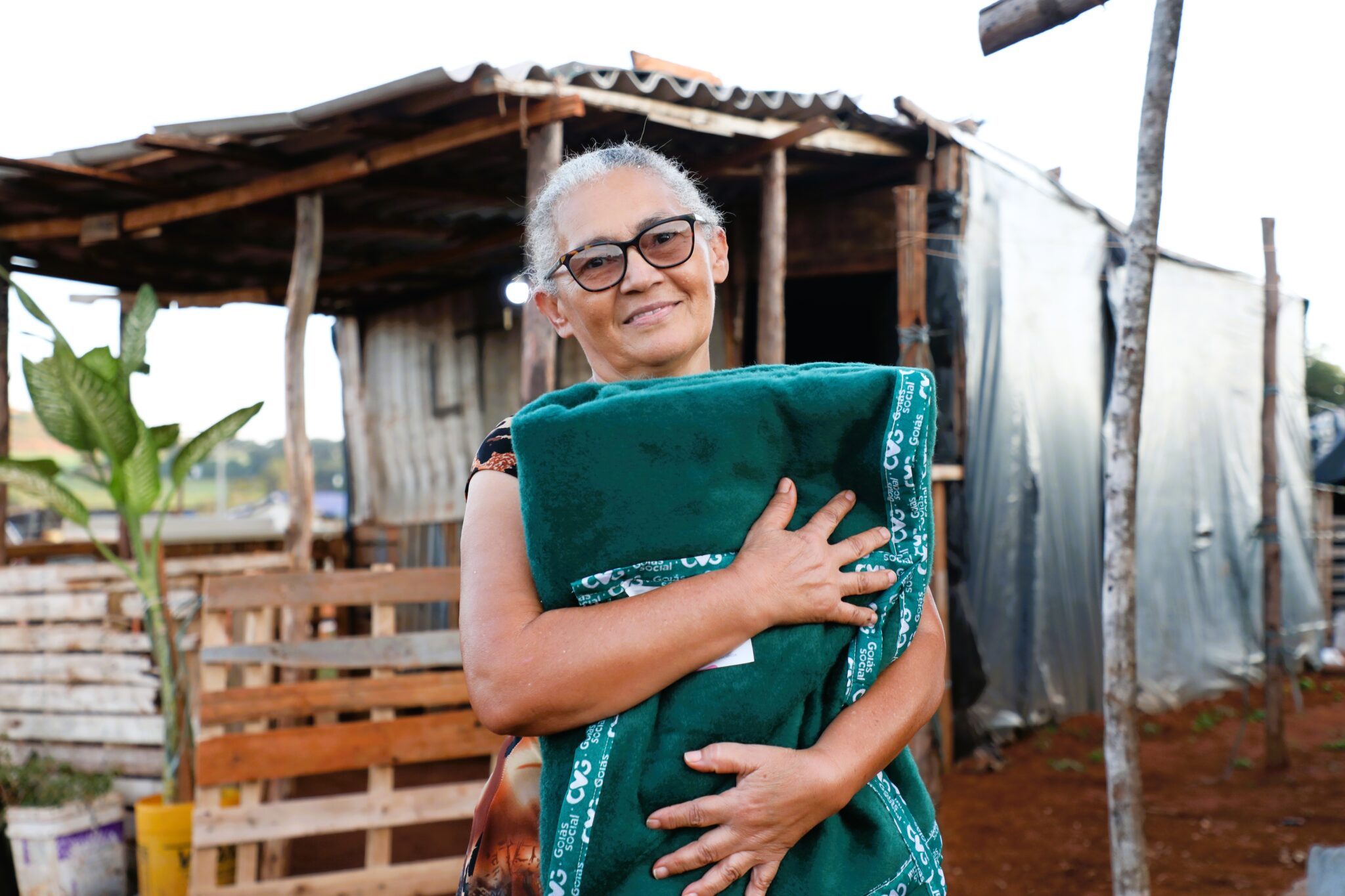 Foto de uma senhora atendida pelo programa Aquecendo Vidas.