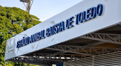 Faixada do estádio da Aparecidense.